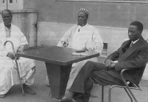 Le roi de Haute-Volta a quitt&eacute; Ouagadougou pour un long s&eacute;jour au restaurant &agrave; Orgelet