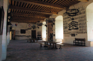 Salle d'armes du château de Saint Fargeau