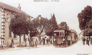 Carte postale ancienne - le tacot devant la poste d'Orgelet