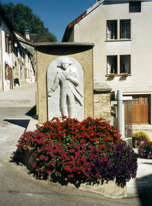 Stèle de Cadet Roussel à Orgelet (Jura, France)